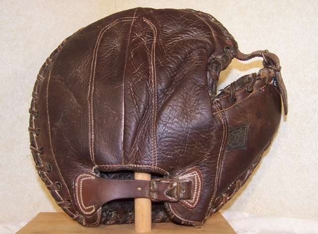A.J. Reach 4A Double Buckle Basemitt 1921 Back